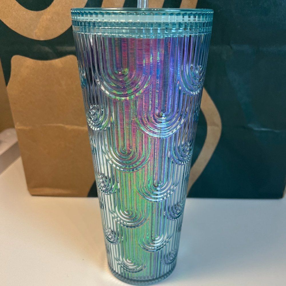 Starbucks 2022 Iridescent Venti Tumbler Holiday 24 oz/710 ml NWT - Picture 4 of 4